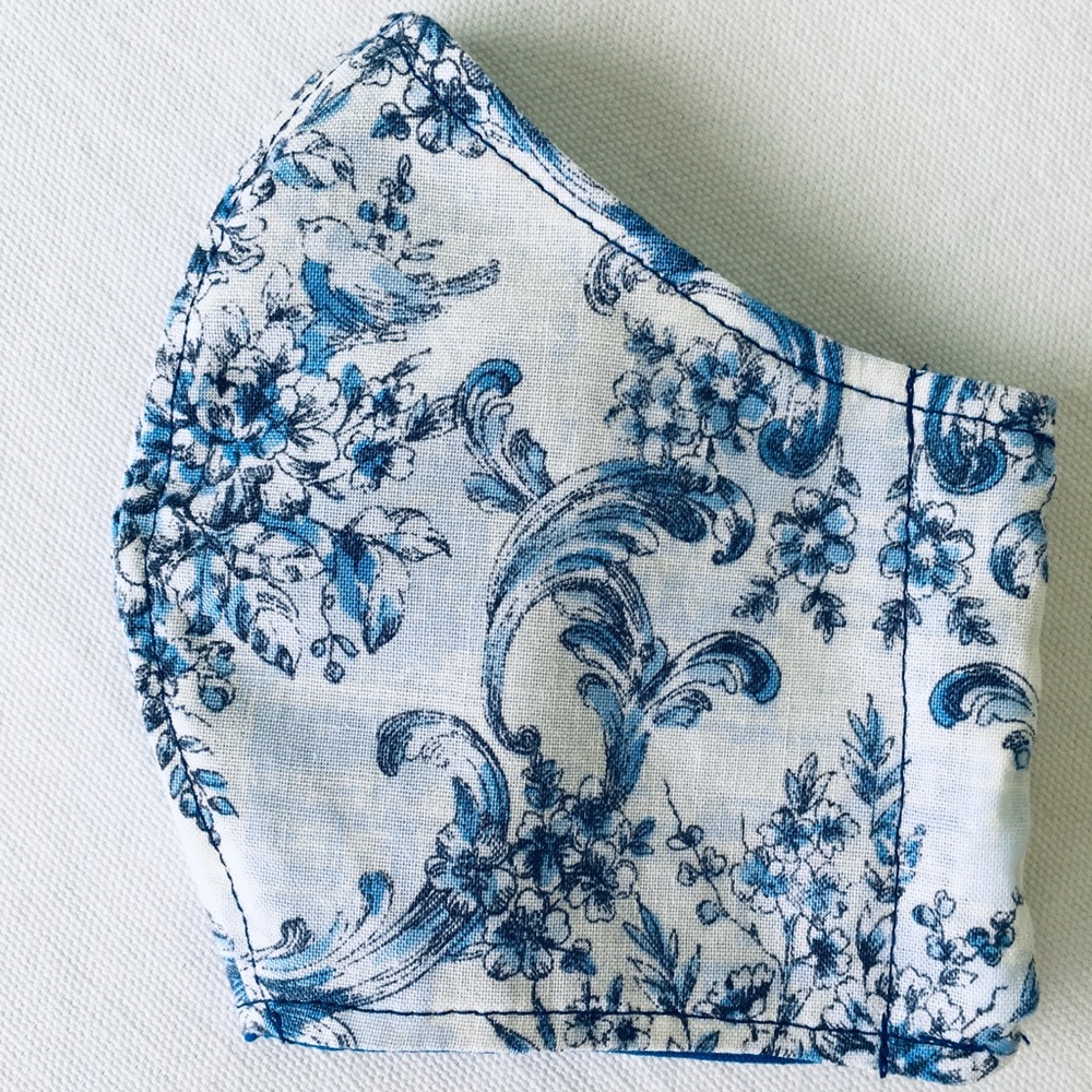 FACE MASK COTTON FLORAL. BLUE AND WHITE - Picture 3 of 6